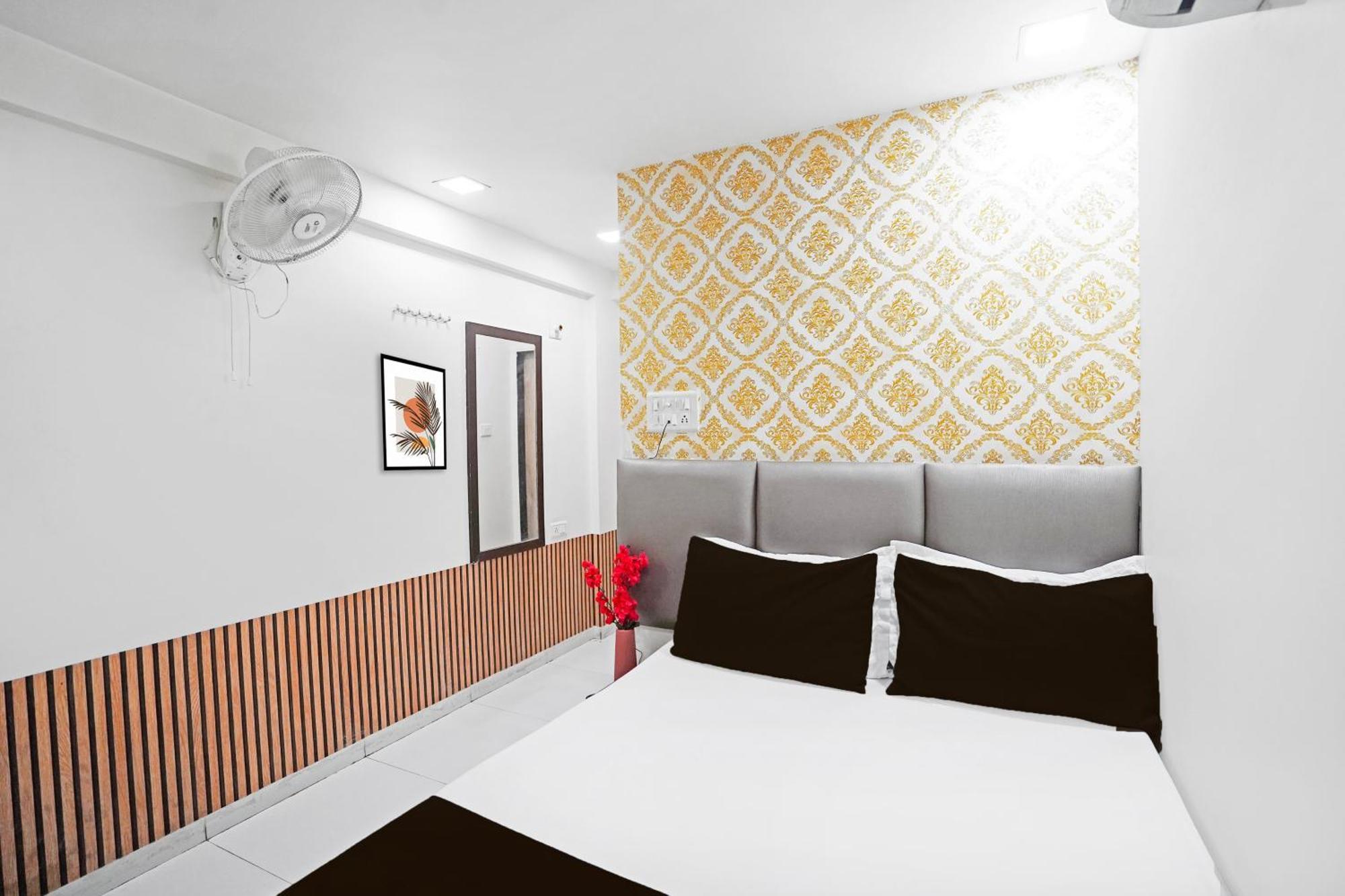 Hotel O S. G. Highway Formerly I Land Park Ахмедабад Екстериор снимка